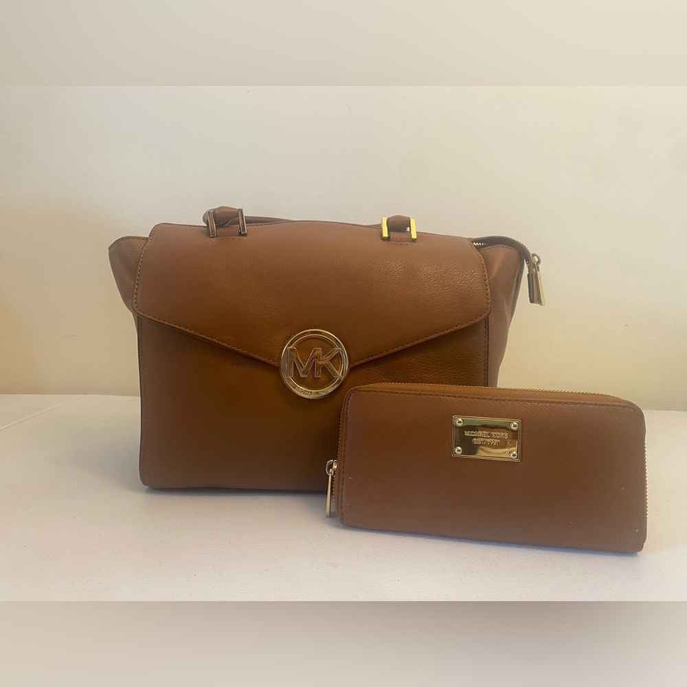Brown Micheal Kors Handbag w/ Matching Wallet